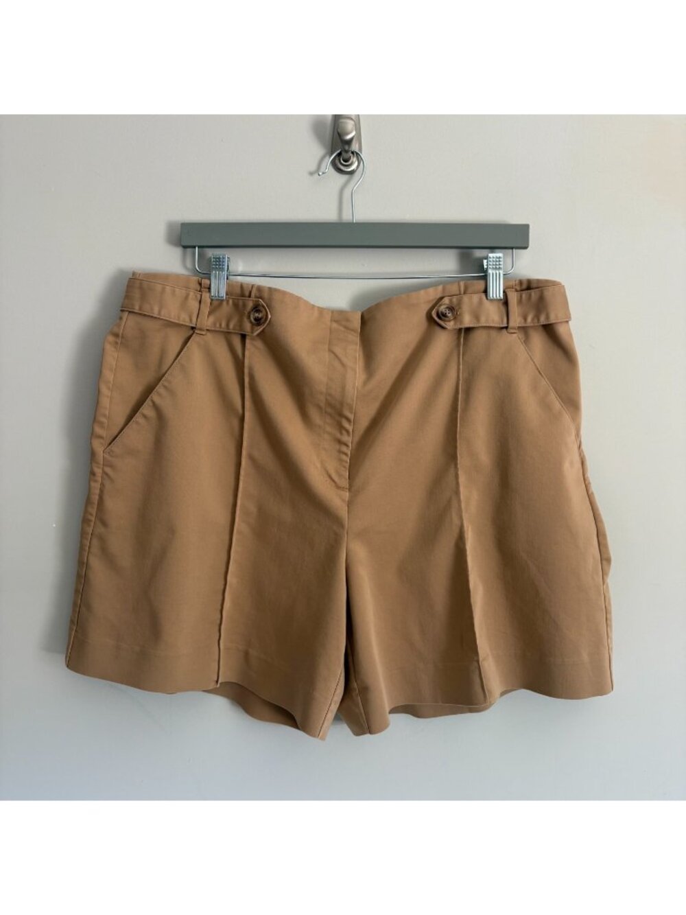 Chicos  Size 18 (Size 3.5) Sateen Tab Front A Line Tan Khaki Shorts 6.5”